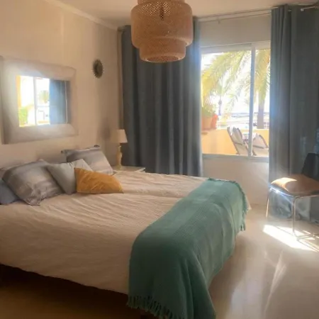 - Sleeps 4 - Pool - Parking * Estepona