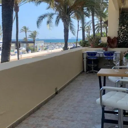 - Sleeps 4 - Pool - Parking